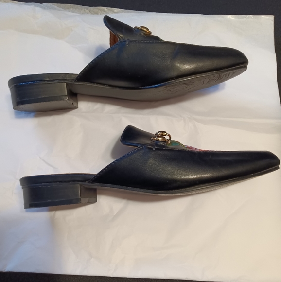 Black Floral Cape Robbin Mules - Picture 4 of 7